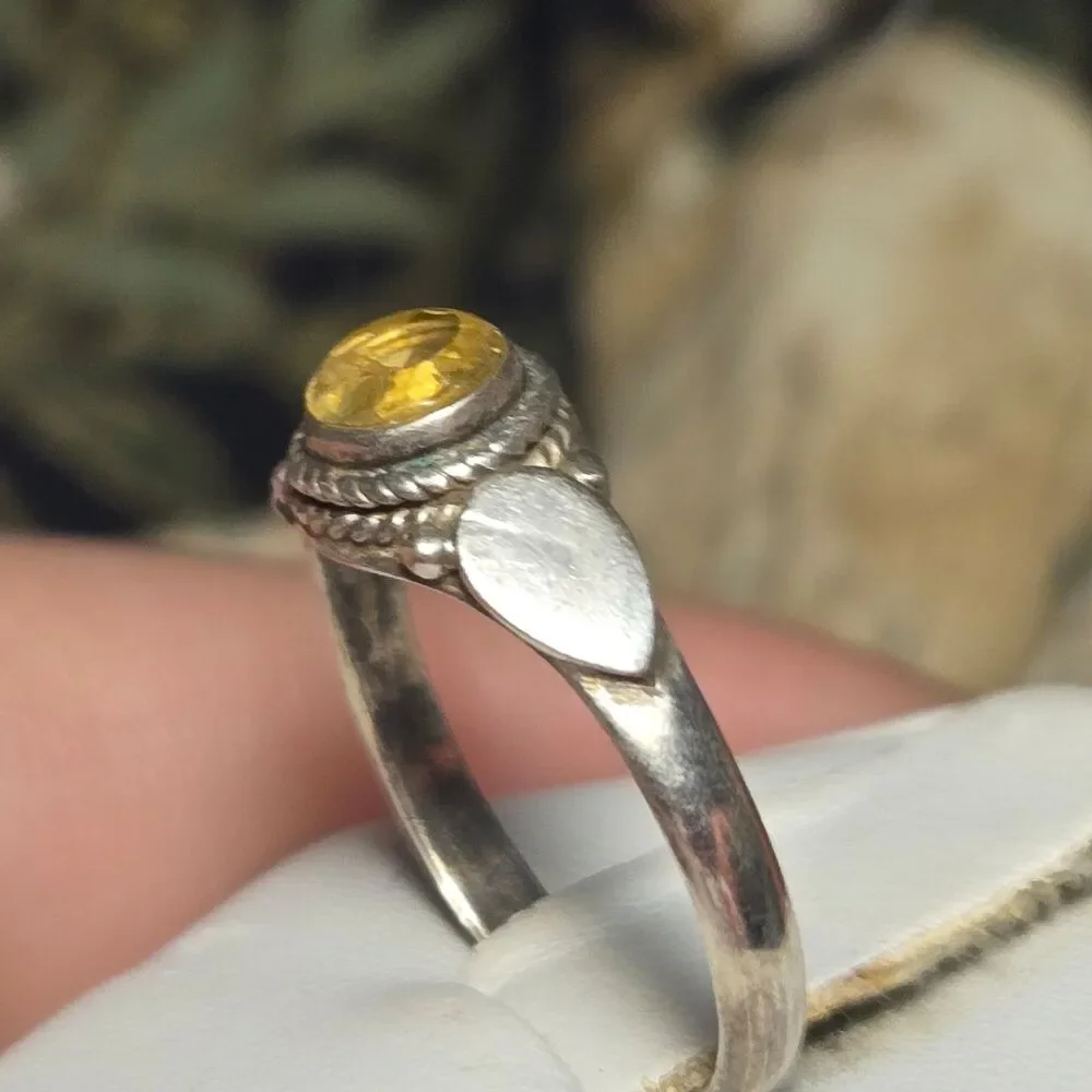 Vintage sterling silver ring sz 6.5